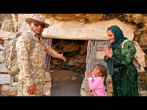 Nomadic hiker's amazing gift to homeless mother: an incredible shelter