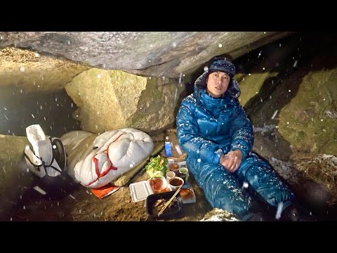 눈보라가 몰아치던 밤에 바위 아래 숨어서 하룻밤