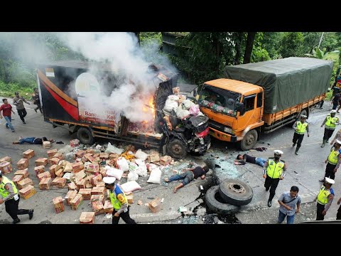 INNALILLAHI !!! TABRAKAN KERAS DI DEPAN MATA, Truk Bantuan Banjir Bandang Hancur di Sitinjau Lauik