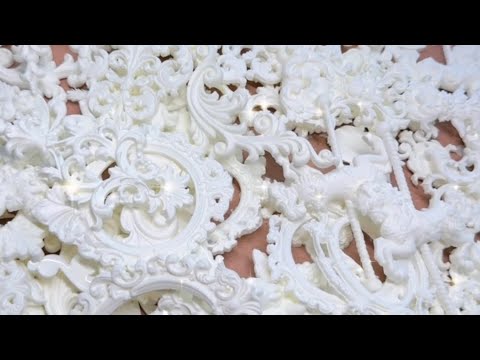 Working with liquid plastic. Recording a live broadcast from TikTok.