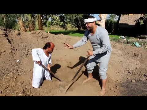 سعيد وسمير شغالين بيدقوا طوب عند عصام ضحك مش خلصااااااان