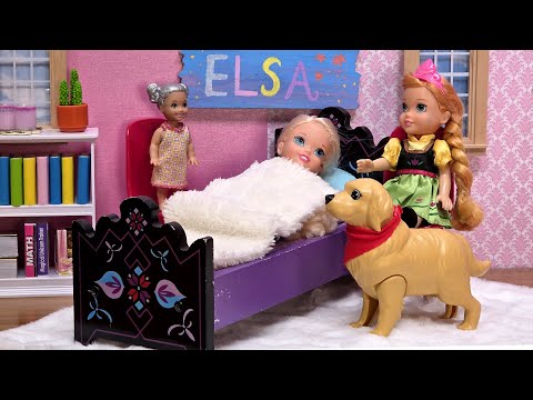Oh, no, little Elsa is sick ! Get well - Elsa & Anna toddlers - cough - medicine - fever - tea
