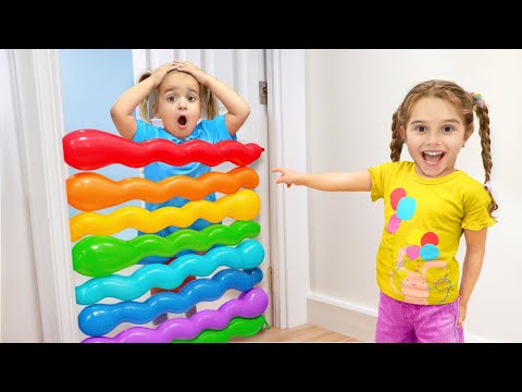 Alice and Deya play with Balloons