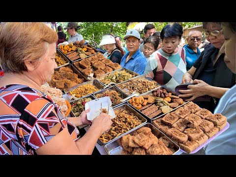 The Bustling Urban Morning Market in Vietnam : Plentiful Eats, Warm Hospitality, Breakfast Haven