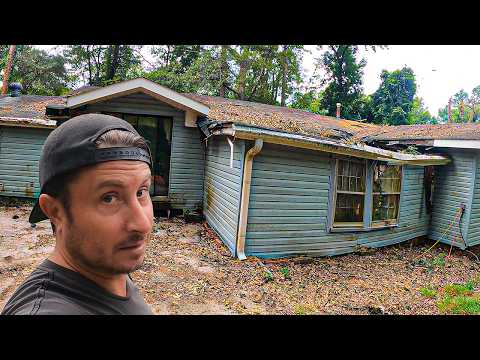 They said it was a tear down......I'm gonna  move in-  First Look Inside my Abandoned home (Ep 1) 🏡😟