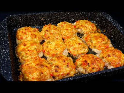 Это блюдо, превратит Вас в Шеф - повара! Куриная грудка - запеченная под овощами с сыром и сметаной.