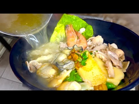 新山首家鲍鱼粿条，粿条里配鲍鱼，汤底纯香清甜，每天两大锅，配虾饺一绝，顾客络绎不绝……