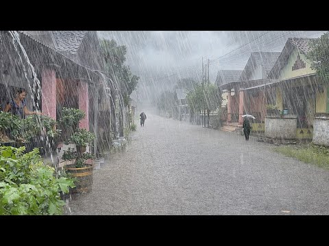 the biggest rainstorm in my village, very heavy and cold, sleeping with the sound of heavy rain