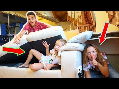 Подростки НЕ хотят ИГРАТЬ с МАЛЯВКОЙ ПРЯТКИ в Большом Доме с Настей и Сашей от НЮСЯ ТВ