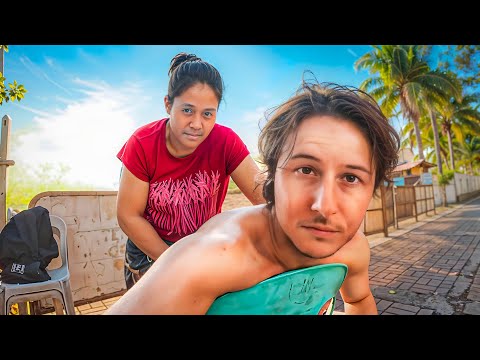 This Filipina Gave Me a Street Massage