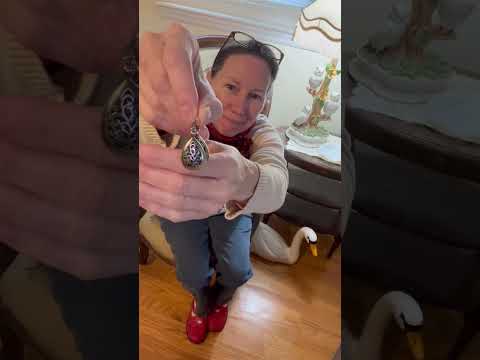 Hand Me Down Sweater from Mom & Thrifted Jeans…Thanks Momma #vintage #outfit #outfitideas #thrifted