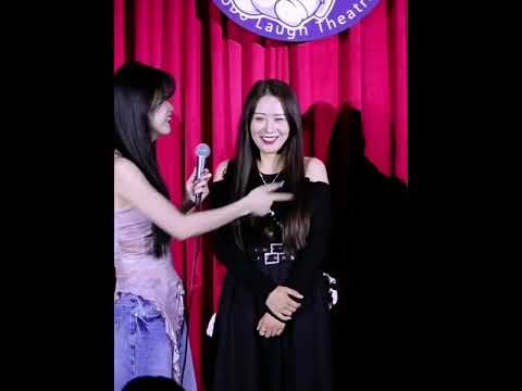 瑩瑩脫口秀互動：打擾了，你竟然在緬北工作 #脫口秀 #演出現場 #精彩互動 #搞笑名場面 #摸腿