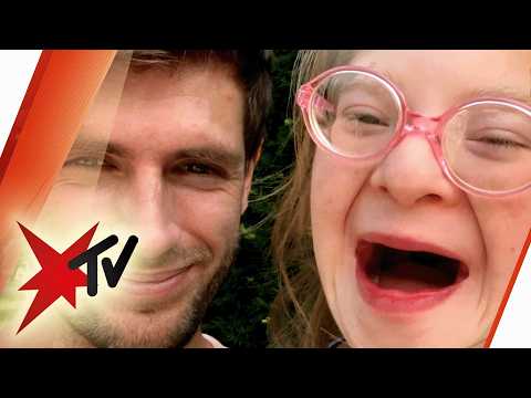 Model und alleinerziehend: Jans Alltag mit seiner behinderten Tochter | stern TV