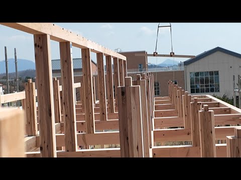 Process of constructing a traditional wooden frame  (OSV)