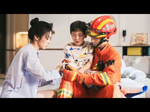 شاب وسيم بيشتغل بالمطافي بينقذ حبيبته وطفل بعد انفصال سنين كتير وبيتفاجئ انها لسه بتحبه