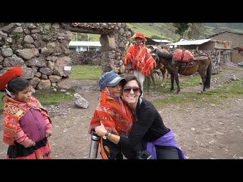 CUTE KIDS AND LLAMAS GALORE! Sacred Valley Hike