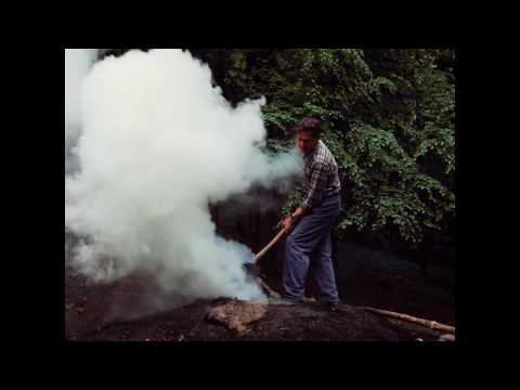 Köhlerei im Kermeter - 2. Brennen und Ausräumen des Meilers