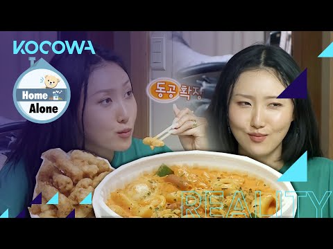 Hwasa's Tteokbokki Mukbang [Home Alone Ep 393]