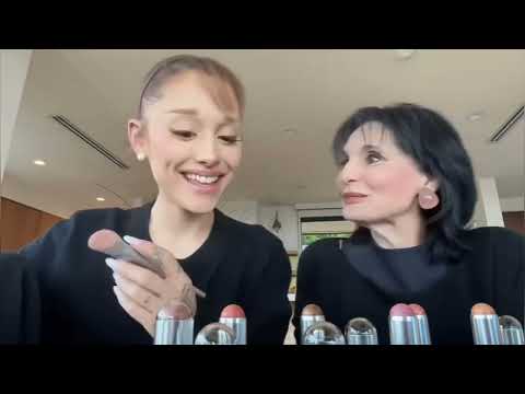 ARIANA GRANDE AND HER MOTHER,like mother like daughter ari and joan try on mélange à trois together