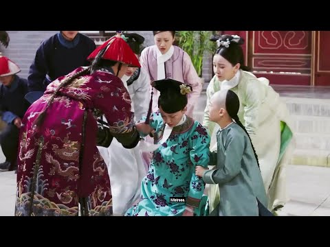 After learning that she was relegated to the cold palace, Ruyi was disappointed with the emperor.