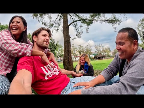 $100 illegal 4 hands massage in Public 🇵🇭