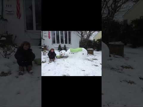 Sleepy snowman #reaction #winter #snow #snowfall #snowman
