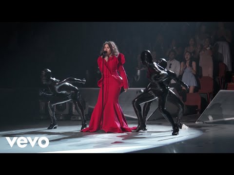 Alessia Cara - Scars To Your Beautiful (Live At The MTV VMAs / 2017)