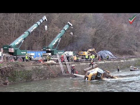 [Bagger Unfall Video] Bagger-Bergung aus Fluss - Strömungsretter, Bergekräne n. Bagger Unfall extrem