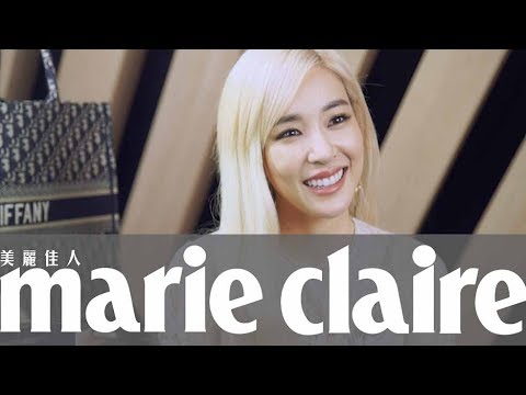打開Tiffany Young 的化妝包，太老實連家裡鑰匙、約會神器Dior唇膏都拿出來分享了！