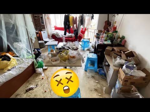 😨A family of four living in a garbage dump and having a third child!