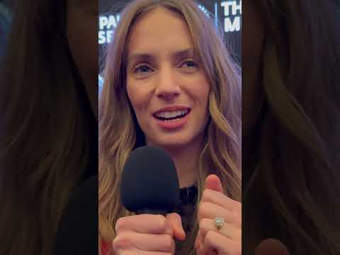 Maya Hawke on that "Dipsh*t Derek" Response | Stranger Things