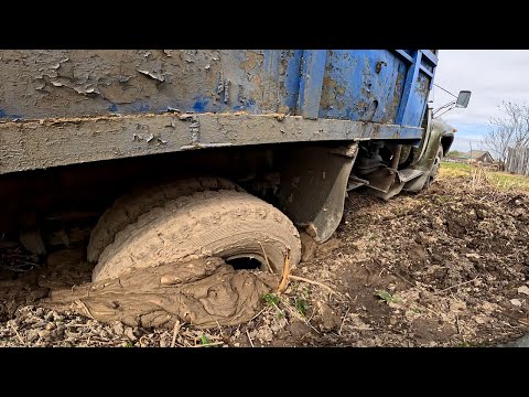 A ZIL truck sank in a vegetable garden! Rescue operation!
