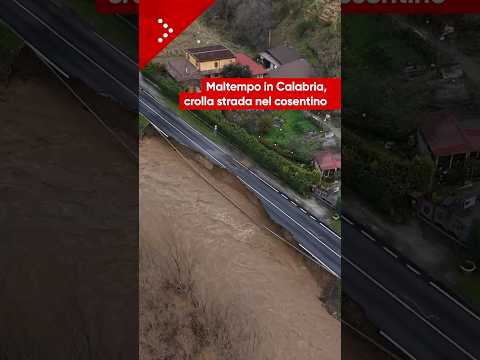 Maltempo in provincia di Cosenza, strada frana nel fiume Crati