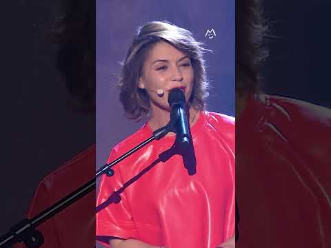 Quand Laurie Peret déclare sa flamme sur scène… voilà ce que ça donne 😅#Humour #Sketch #Amour