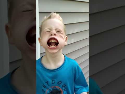 leafblower + slowmo = 🤣