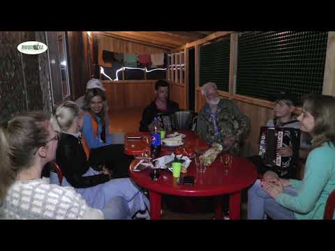 В этой деревне огни не погашены! Гриша Елькин и народный ансамбль "Калина".