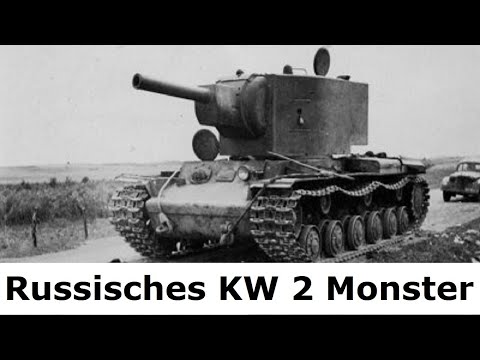Soldat erklärt den KW 2 Panzer der Roten Armee im 2. Weltkrieg