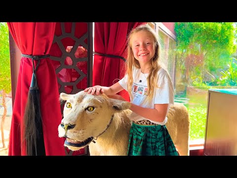 Nastya y papá en un viaje familiar a Dubai, exploran el parque de diversiones