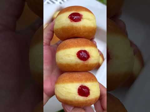 Resep Donat Bomboloni Untuk Pemula, Tanpa Bread Improver. Cara bikin selai strawberry sendiri