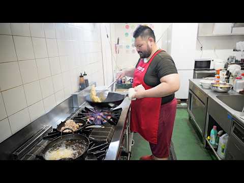 60種類超えのデカ盛りチャーハン！大食いアニキが殺到する満腹男飯食堂に密着！丨Egg Fried Rice-Wok Skills In Japan