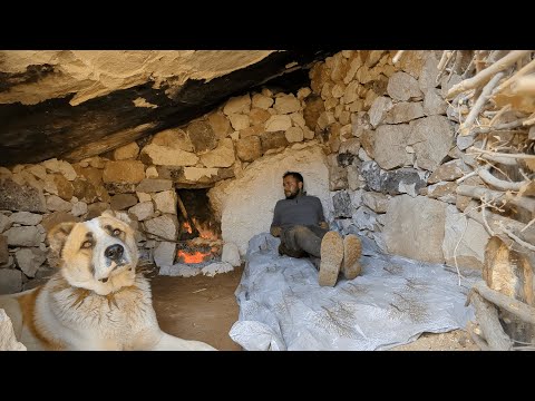 How to Build a Dugout With Fire lnside a Fireplace, Outdoor Camping, Nature Adventure, DIY