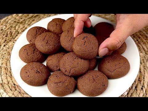 These cookies melt in your mouth! With only few ingredients! God, how delicious!
