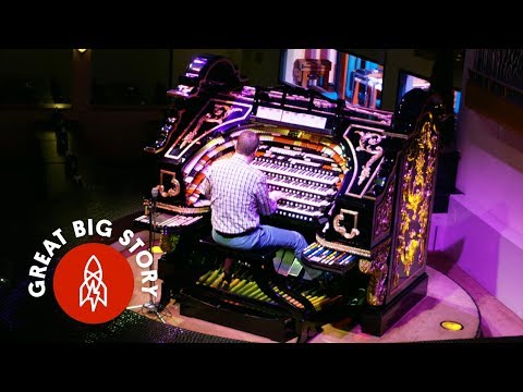 The World’s Largest Wurlitzer Organ Is in This Pizza Shop