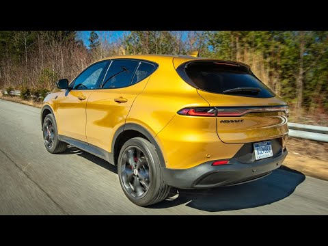 2023 Dodge Hornet Review: A Weird 'Muscle Crossover' (with a Plug)