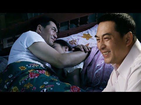 假夫妻日久生情，最终决定假戏真做，张嘉译高兴坏了 笑得合不拢嘴