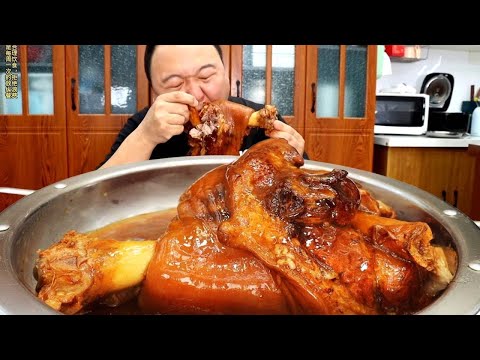 Today, let's feast on a 3.5-pound one! I'll hug it and gnaw on it to my heart's content!