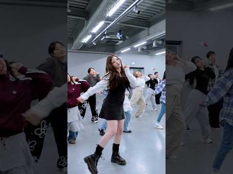 Look at us attention, UFO🛸🛸✨✨ @sa2m2nam3  #youngjunchoi #choreography