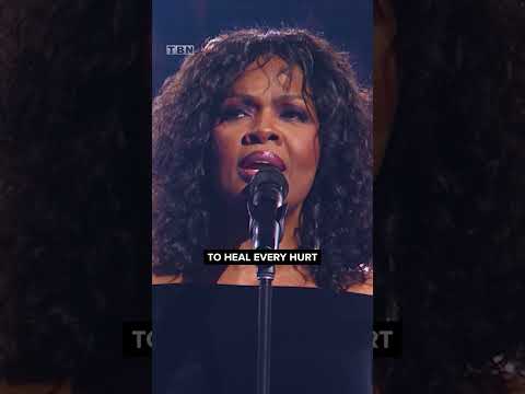 CeCe Winans' heartfelt performance singing "Come Jesus Come" at the 2025 Dove Awards.