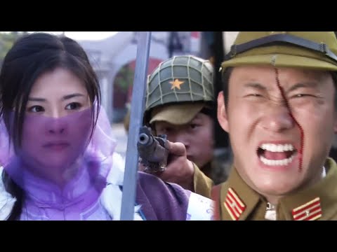 從天而降的少女竟是功夫高手，一人一劍殺的日軍片甲不留，周圍百姓連連叫好！#抗日