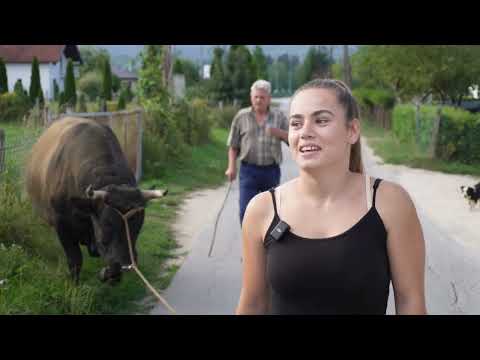 MLADA LIJEPA ČESTITA POMAŽE svoje RODITELJE | MARTINA BATISTA